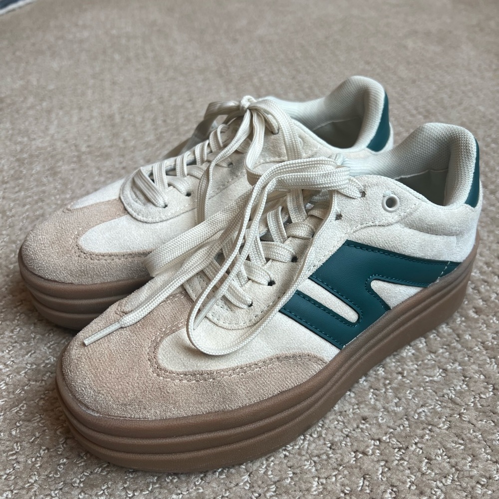 Platform sneakers. Size 6.